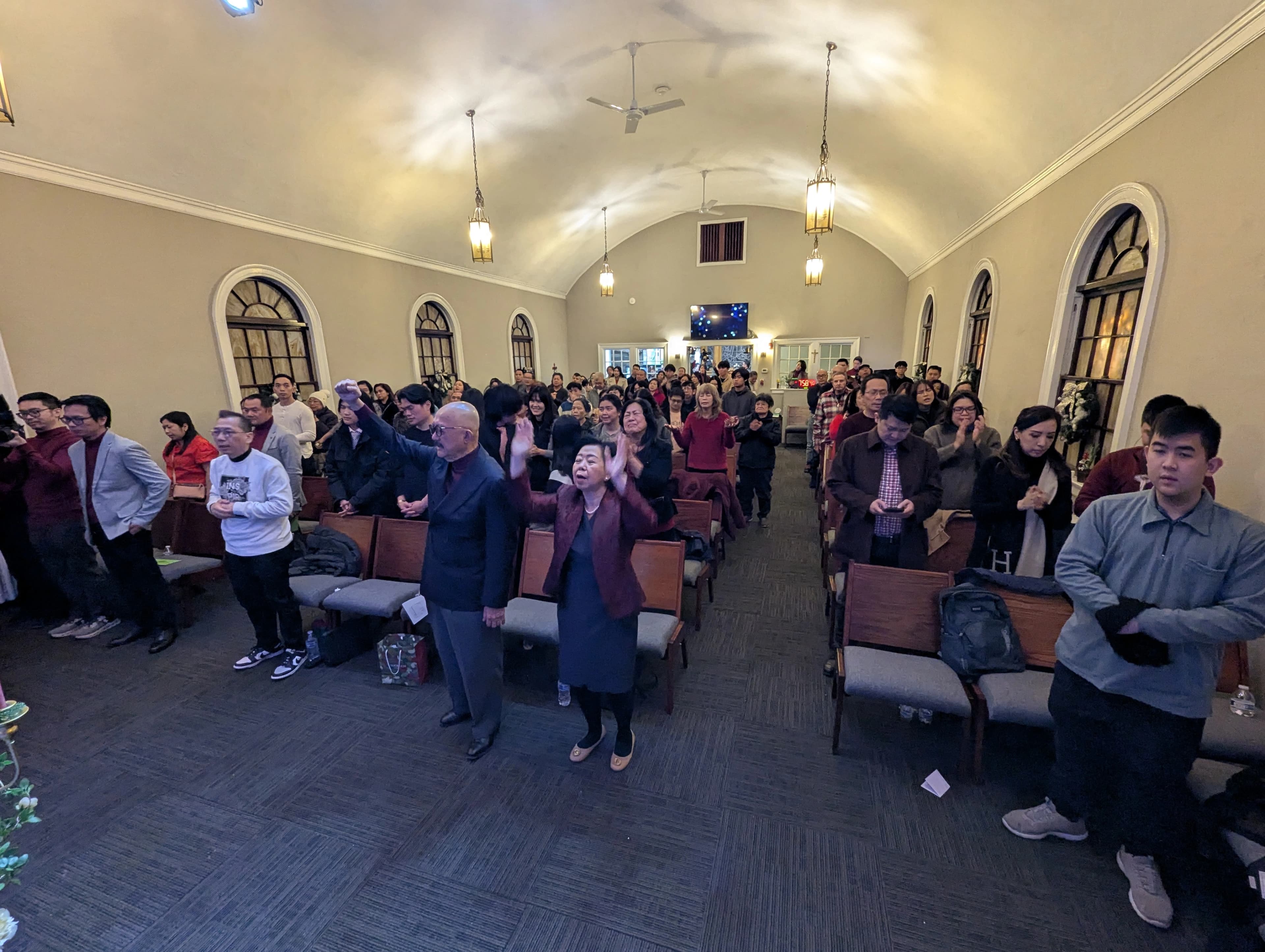 Bethany Members Worshipping